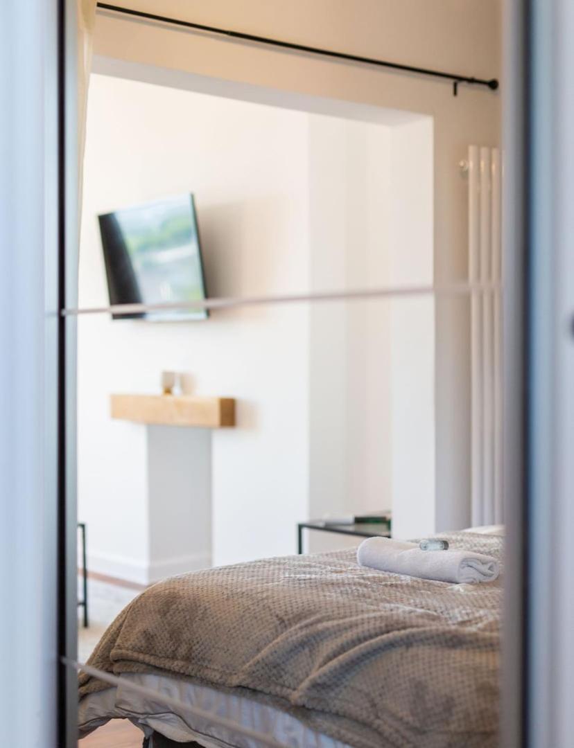 ניופורט Studio Apartment With 65" Smart Tv מראה חיצוני תמונה