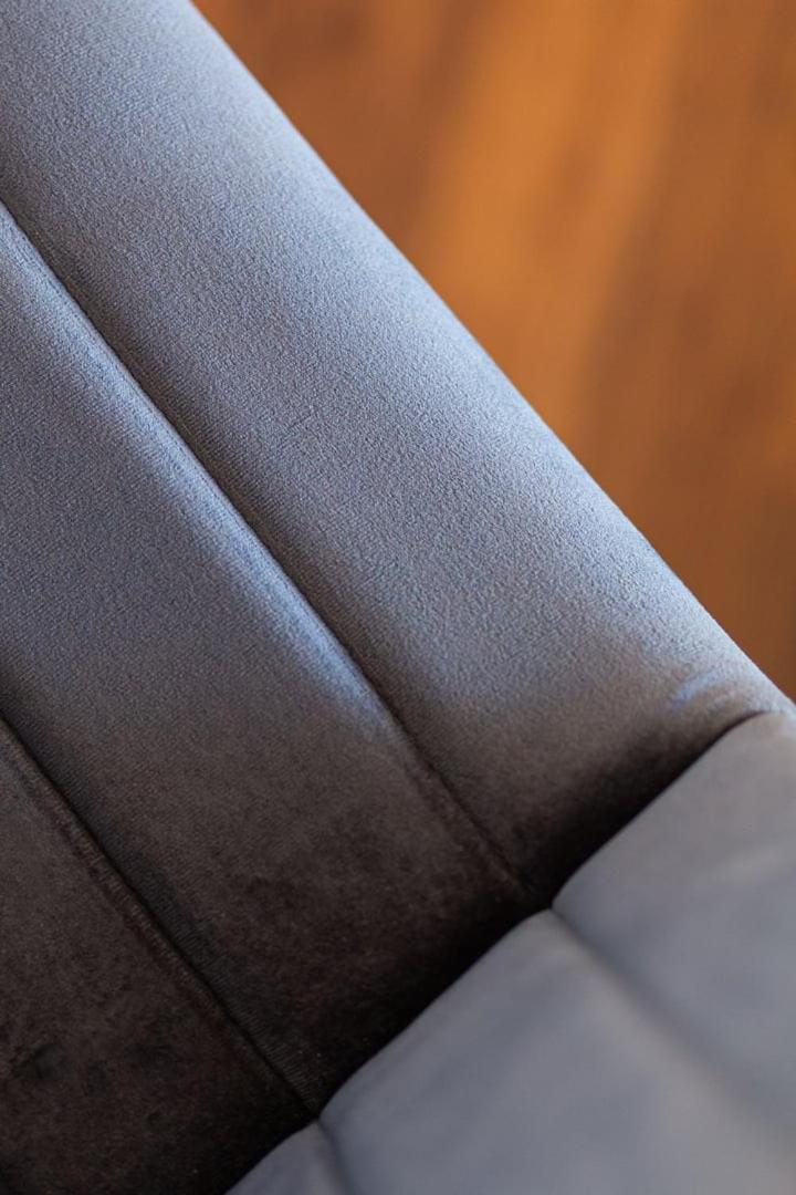ניופורט Studio Apartment With 65" Smart Tv מראה חיצוני תמונה