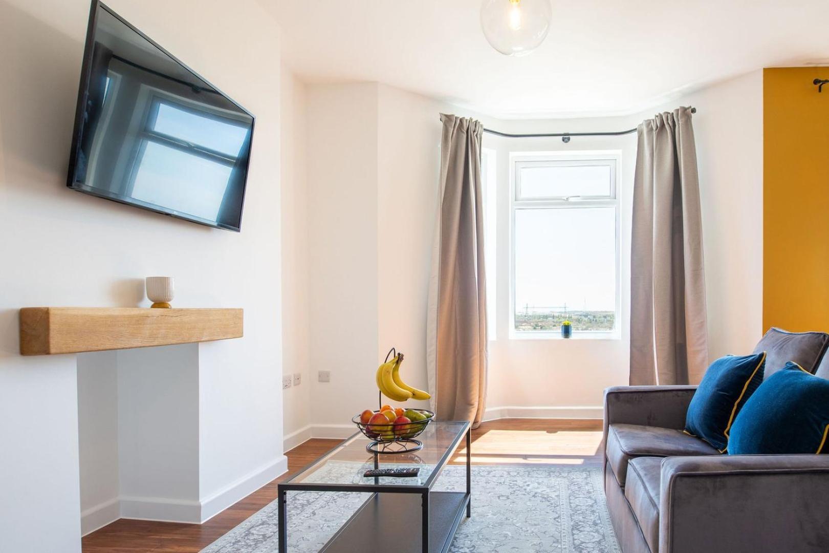 ניופורט Studio Apartment With 65" Smart Tv מראה חיצוני תמונה