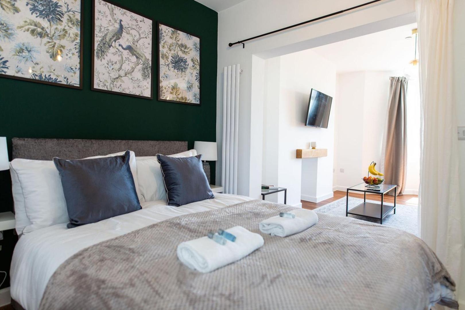 ניופורט Studio Apartment With 65" Smart Tv מראה חיצוני תמונה