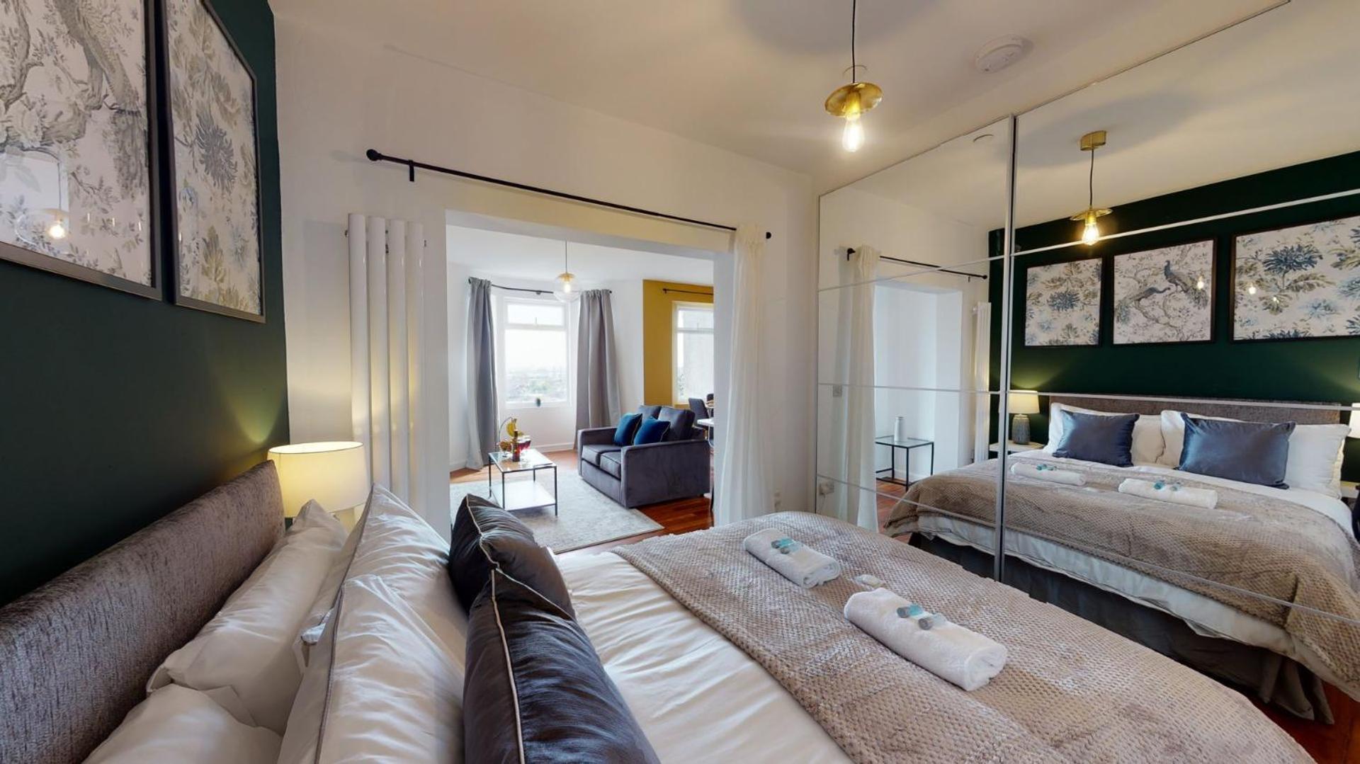 ניופורט Studio Apartment With 65" Smart Tv מראה חיצוני תמונה