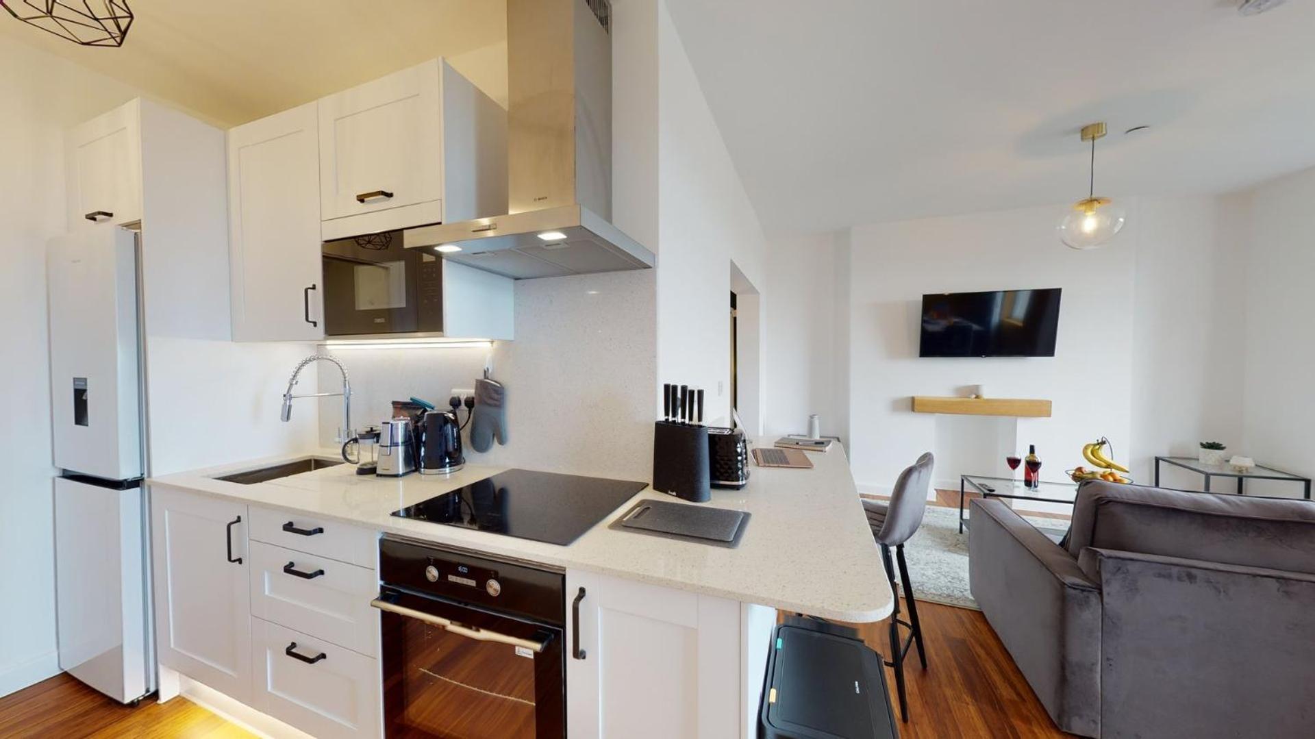 ניופורט Studio Apartment With 65" Smart Tv מראה חיצוני תמונה