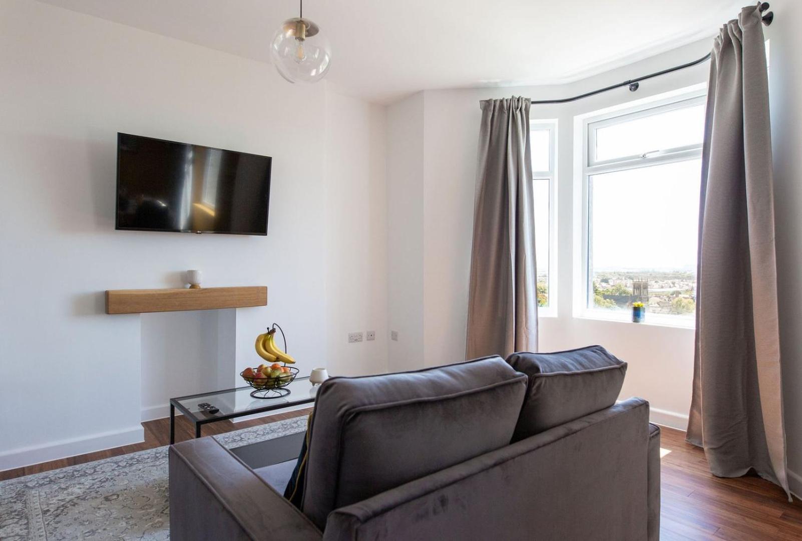 ניופורט Studio Apartment With 65" Smart Tv מראה חיצוני תמונה