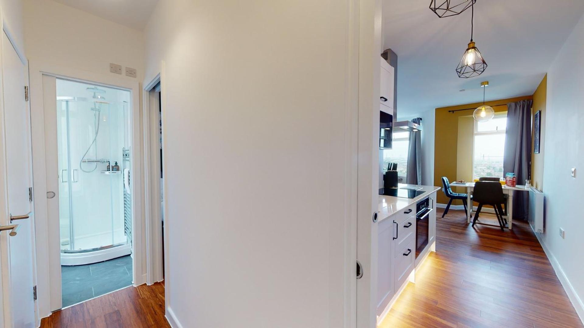 ניופורט Studio Apartment With 65" Smart Tv מראה חיצוני תמונה