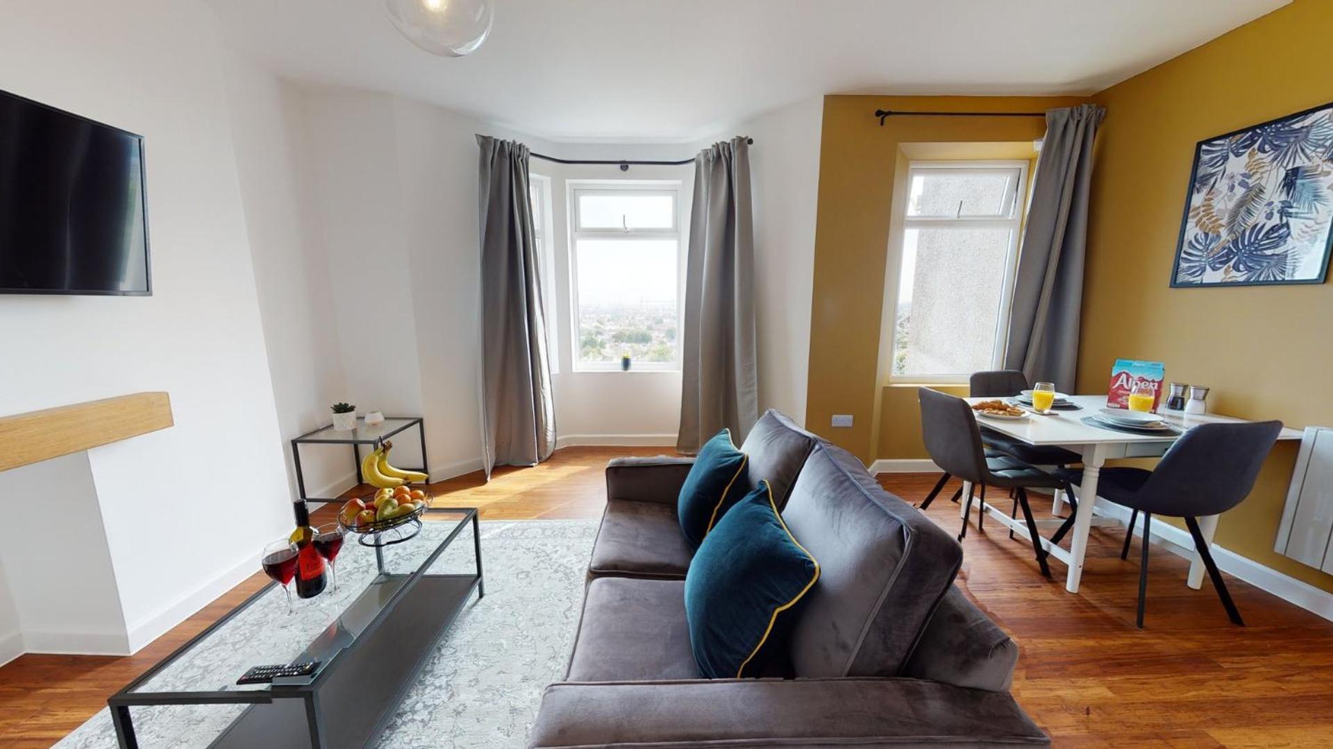 ניופורט Studio Apartment With 65" Smart Tv מראה חיצוני תמונה